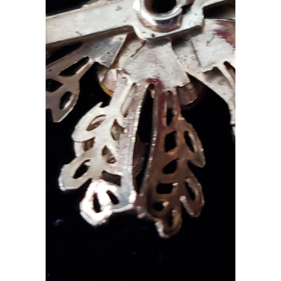 Vtg Unsigned Floral Metal Brooch/Pin, Rhinestone, Red Stones Gold Colored Leaves - Picture 5 of 8